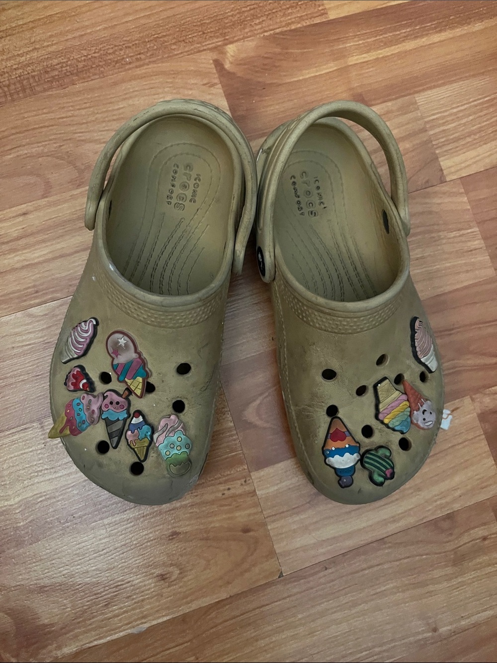 Kids Crocs Tan Slip-On Clog Shoes with Ice Cream Charms Size 13